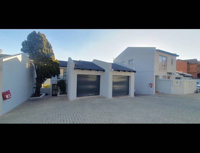 2 BEDROOM TOWNHOUSE FOR SALE IN WINCHESTER HILLS